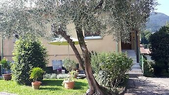 Apartment With Garden and Private Parking