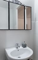 Modern Downtown 3BR by Ahlan Hospitality