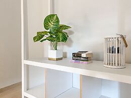Modern Downtown 3BR by Ahlan Hospitality
