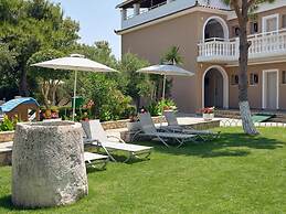 Mavrias Complex