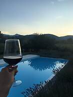 Hillside Villa With Swimming Pool and Jacuzzi - Frasassi Caves