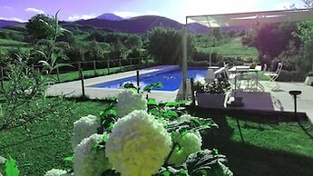 Hillside Villa With Swimming Pool and Jacuzzi - Frasassi Caves