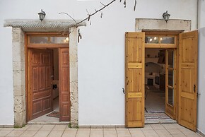 Luxury Maisonette, Big Yard