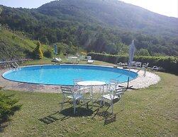 3 Rooms Flat in a Green Tuscany Valley