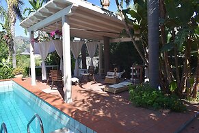Suite Margherita With Private Garden and Shared Pool