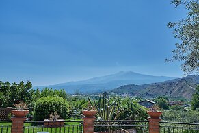 Suite Margherita With Private Garden and Shared Pool