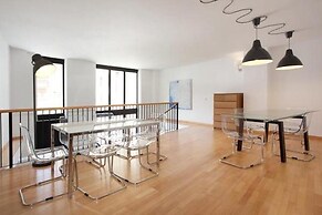 Spacious Apartment for Families Near Park Guell