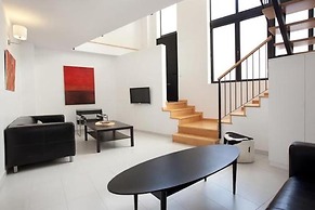 Spacious Apartment for Families Near Park Guell