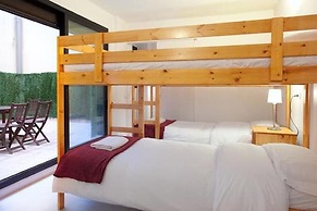Spacious Apartment for Families Near Park Guell