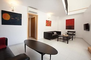 Spacious Apartment for Families Near Park Guell
