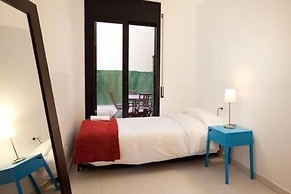 Spacious Apartment for Families Near Park Guell