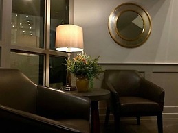 Adam's Airport Inn