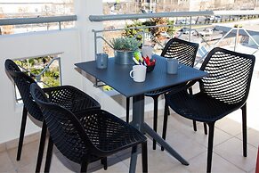 Glamour Rooftop Apartment near Athens