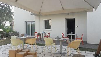 h-sa Guest House