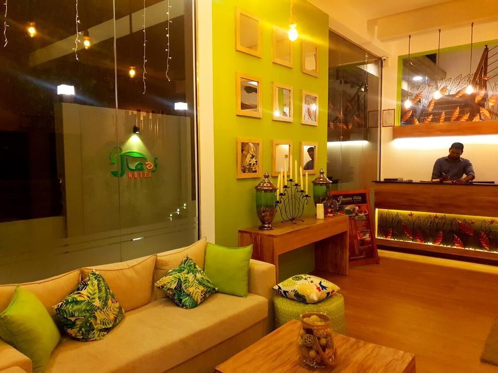 J Leaf Hotel
