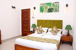 J Leaf Hotel