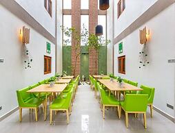 J Leaf Hotel