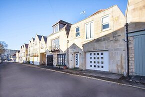 Georgian Coach House Mews Central Bath