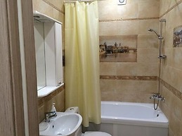 Apartment on Geologorazvedchikov 44a