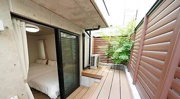 Laffitte Tokyo WEST