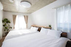 Laffitte Tokyo WEST