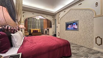 Shining Motel