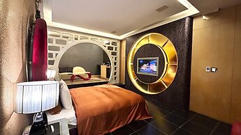 Shining Motel