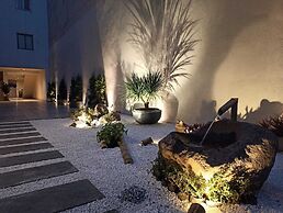 Avalon Courtyard