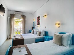 Stratos Hotel