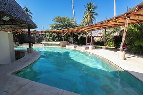 Hotel Ashly Loma Larga
