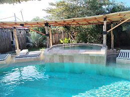 Hotel Ashly Loma Larga