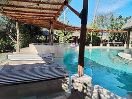 Hotel Ashly Loma Larga