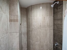 Hotel Ashly Loma Larga