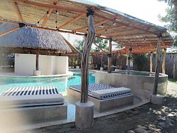 Hotel Ashly Loma Larga