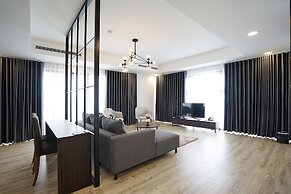 The First Stay Hotel