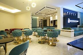 The First Stay Hotel
