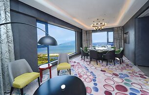 Dolphin Bay Hotel
