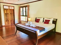 4 Bedroom Villa on Beachfront Resort TG39