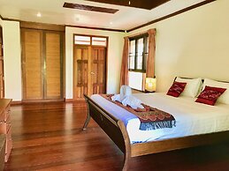 7 Bedroom Twin Villas on Beach Front Resort