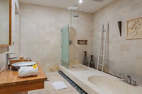 Luxury Villa K Central Seminyak