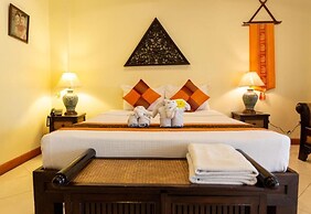 Chang Charlie Inn