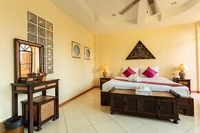 Chang Charlie Inn