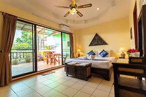 Chang Charlie Inn