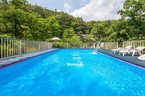Ravie Pension