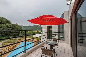 Asamo poolvilla