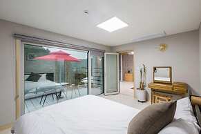 Asamo poolvilla