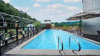 Asamo poolvilla