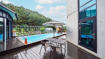 Asamo poolvilla