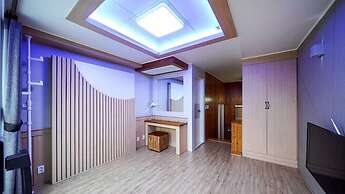 Blue Road Town Pension - Dalbit