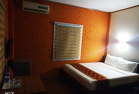 Sunrise Square Motel